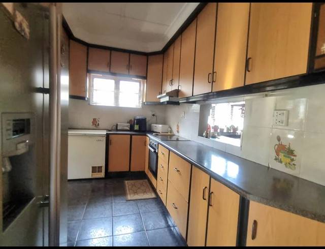 3 BEDROOM HOUSE FOR SALE IN MONTCLAIR